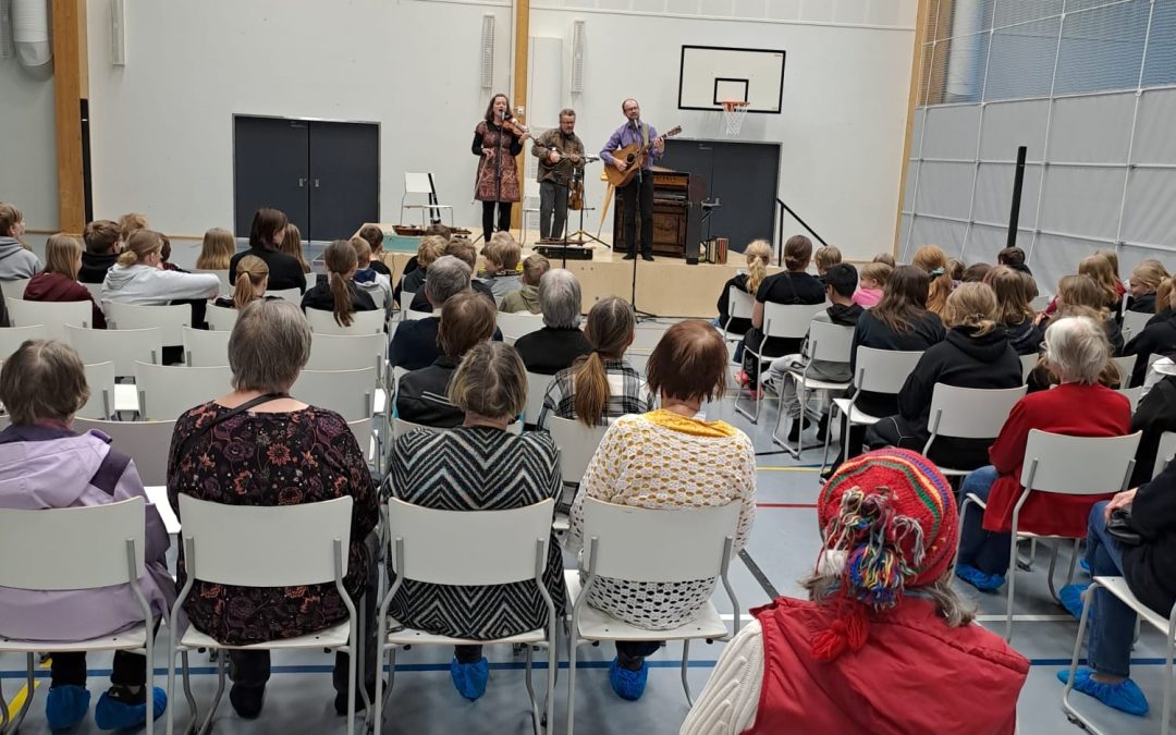 Jälleen koulukonserttikiertueella